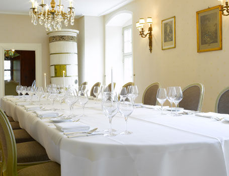 Hotel Castle Garden Binningen Ресторант снимка